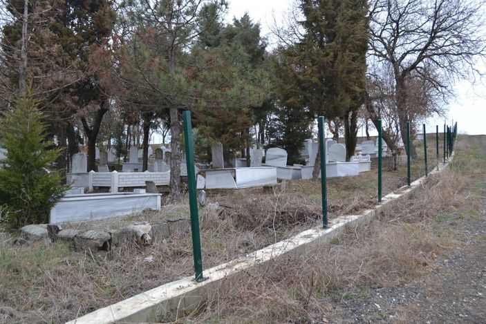 i Tekirdağ'da mezarlık çitleri çalındı