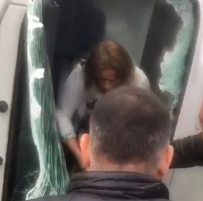 Mersin'de kamyon kabinine sıkışan 2 kişi kurtarıldı