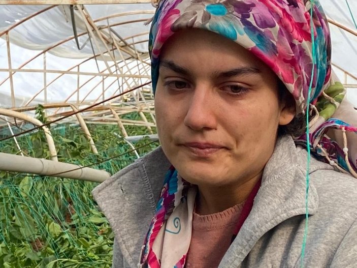 Antalya'yı hortum vurunca, serası hasar gören kadın gözyaşı döktü