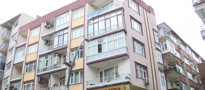 d Bahçelievler’de, taciz şüphelisinin evi taşlandı