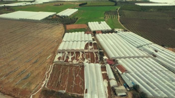 i Antalya'da hortum, seraları yerle bir etti