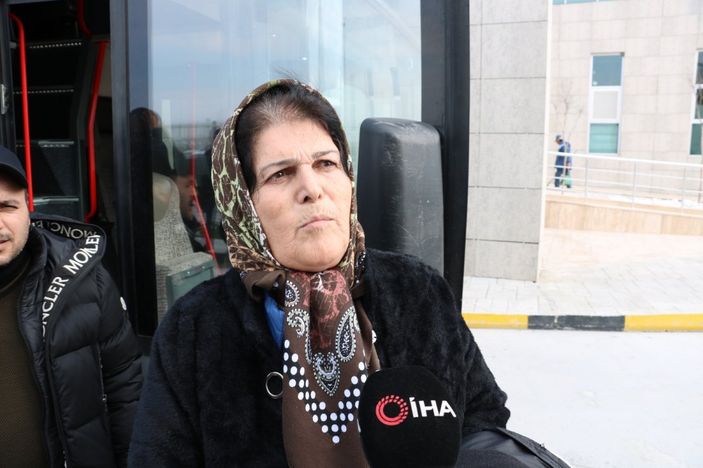 Ukrayna'da yaşayan Azerbaycanlılar Türkiye'ye giriş yaptı