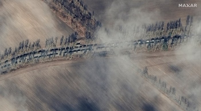 Rusya'nın Kiev yakınlarında dikkat çeken uzun askeri konvoyu