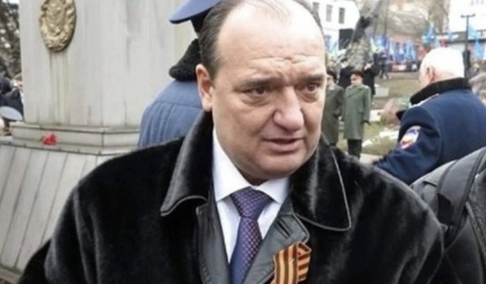 Rus yanlısı Ukraynalı başkanı öldürüp, yol kenarına attılar