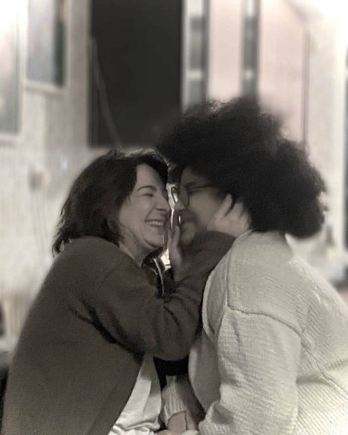 Aşk Mantık İntikam Menekşe'nin eski eşi Afrikalıymış meğer! 13 yıllık aşkın bir de küçük meyvesi var...