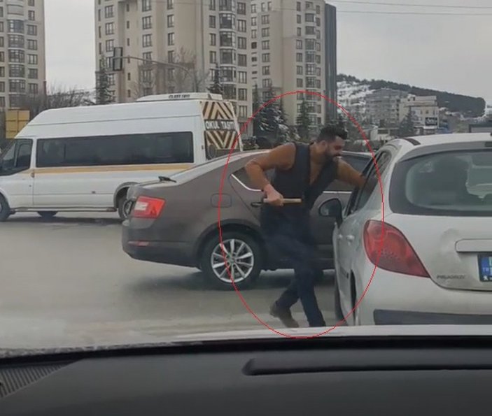 Ankara’da kendisini uyaran sürücüye çekiçle saldıran şahıs yakalandı