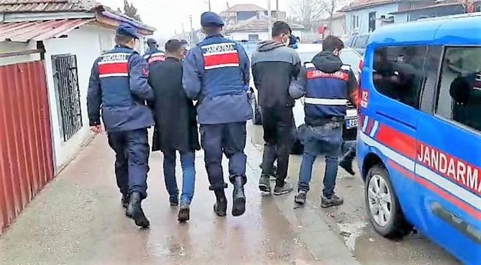 i Denizli'deki hırsızlık çetesi, çalınan tavus kuşlarını yeme kavgası yaptı