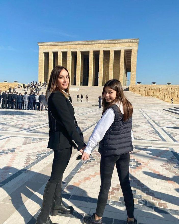 Haber spikeri Nazlı Çelik kızını paylaştı, 'Maşallah' yağdı! 'Kayra'nın güzelliği annesinden'...