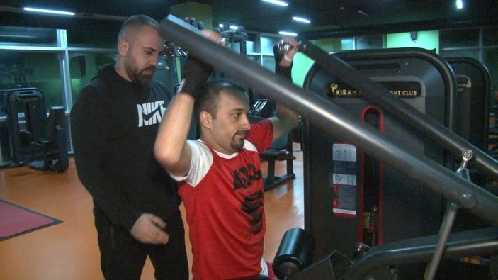 İ Arnavutköy'de yürüme engelli adamın hayatı sporla değişti