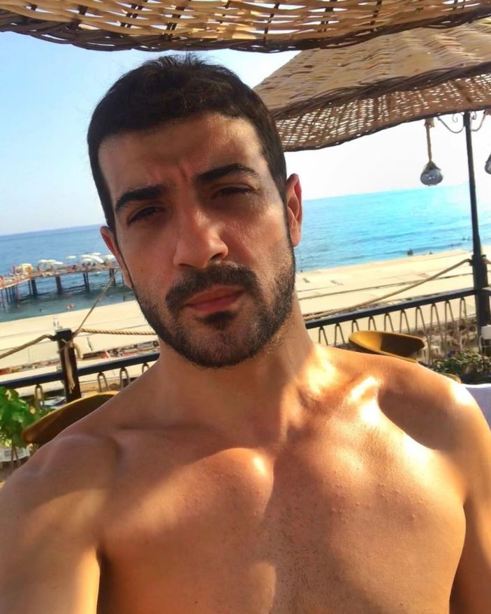 Hayat Bilgisi'nin Ortega Sedat'ı hiç yaşlanmamış! Kaslarını gören bir daha bakıyor...