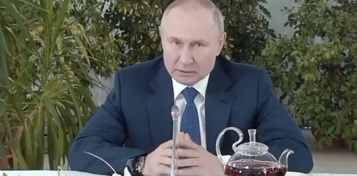 Vladimir Putin: Ukrayna'nın askeri altyapısını yok etme kararı aldık