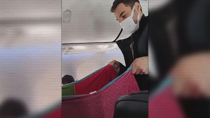 Bingöl uçağında ağlayan bebeği yolcular sallayarak uyuttu