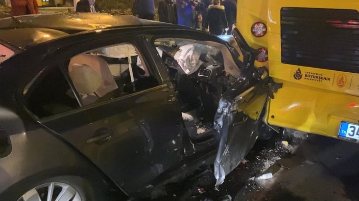 Zeytinburnu’nda, 15 yaşındaki sürücü kaza yaptı