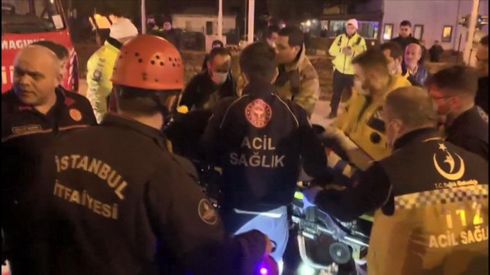 Zeytinburnu’nda, 15 yaşındaki sürücü kaza yaptı