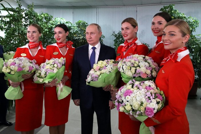 Vladimir Putin, Aeroflot eğitim merkezini ziyaret etti