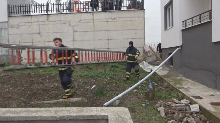Samsun'da 4'üncü kattan 1'inci kat balkonuna düşen şahıs ağır yaralandı