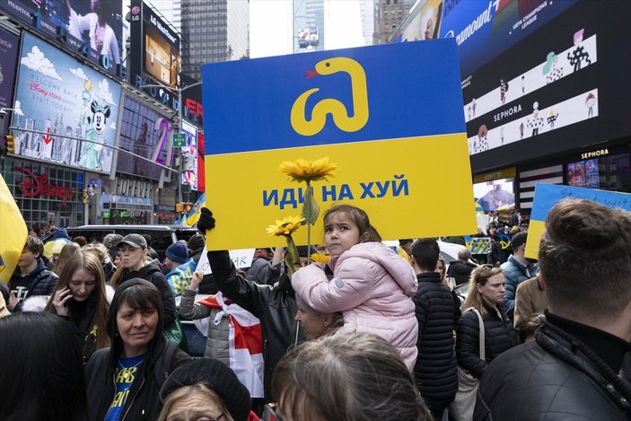 Times Meydanı'nda Rusya protesto edildi