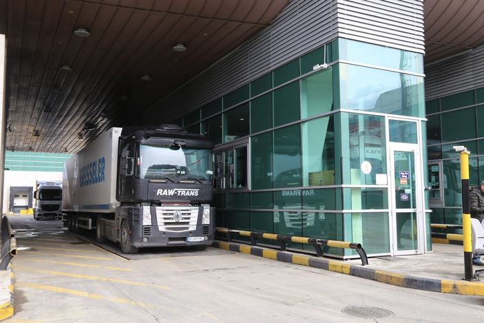 i İran’a alınmayan Ukrayna tırları, Sarp Sınır Kapısı’nda yoğunluğa neden oldu