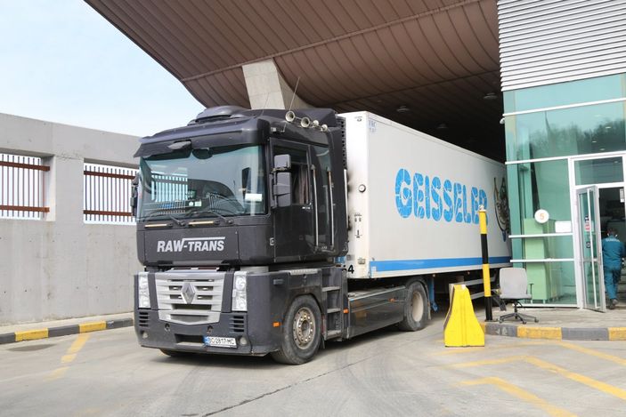 i İran’a alınmayan Ukrayna tırları, Sarp Sınır Kapısı’nda yoğunluğa neden oldu