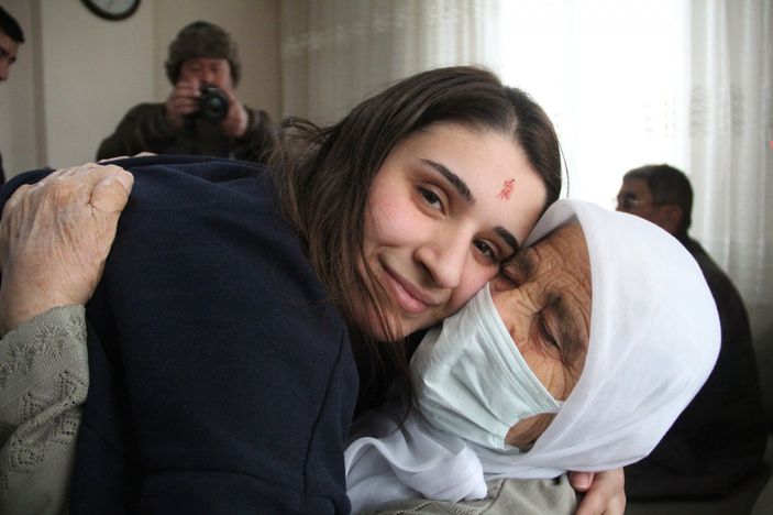 Harkov'da mahsur kalan Türk öğrenci, ailesine kavuştu