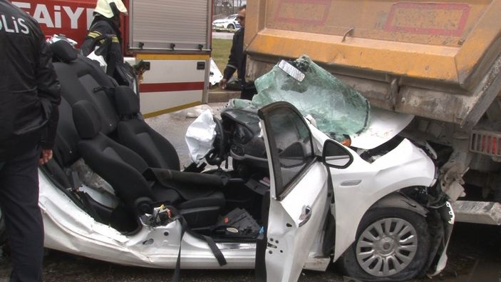 Denizli'de tırların arasında kalıp öldüğü sanılan sürücü sağ çıkartıldı