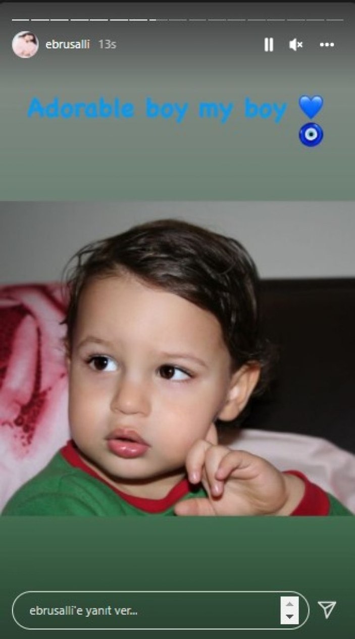 Ebru Şallı'nın oğlu Beren'e bakın, yakışıklı bir delikanlı oldu! Kaslı vücuduyla mankenlere taş çıkarıyor...