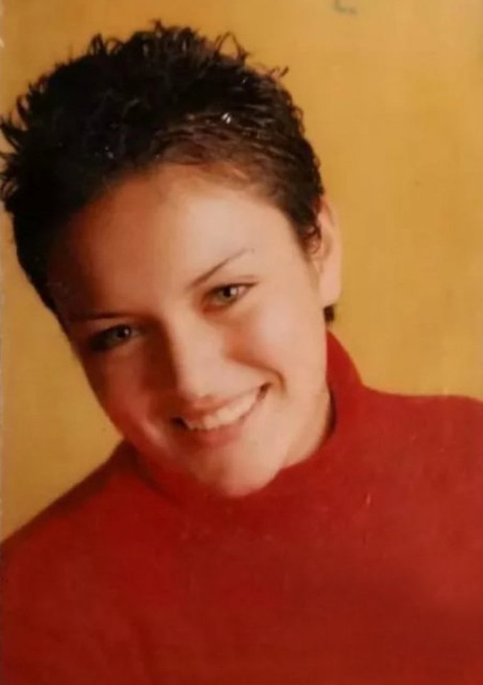 97 model Ezgi'yi tanımak imkansız! Ezgi Mola'nın 25 yıl önceki hali 'evrime bak' dedirtti...
