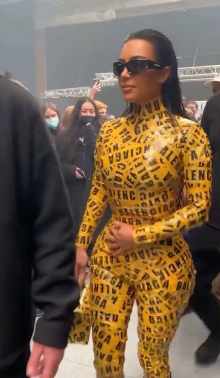 Kim Kardashian koli bandıyla bantlandı