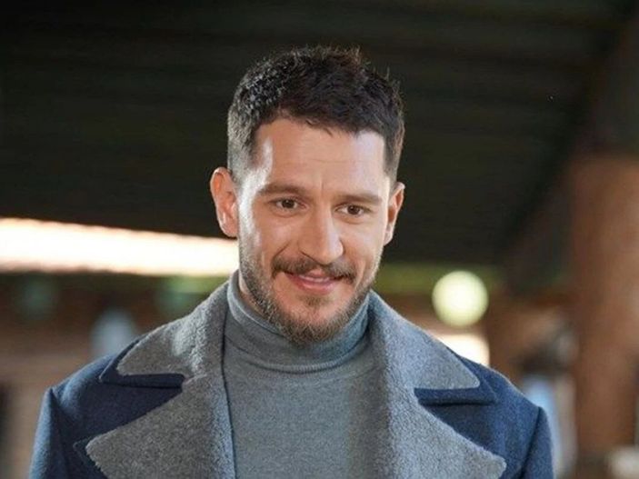 Üç Kuruş'un Kartal'ı Uraz Kaygılaroğlu'nun eski aşkı Arka Sokaklar'dan çıktı! Dudak dudağa yakalanmışlardı