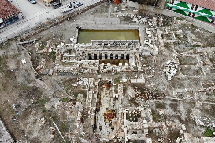2 bin yıllık Tarihi Roma Hamamı'nın suyu çekildi