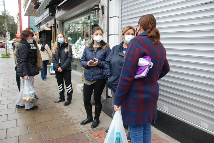 İzmir’de kuyumcu, 7 milyon lira değerindeki altınlarla kaçtı