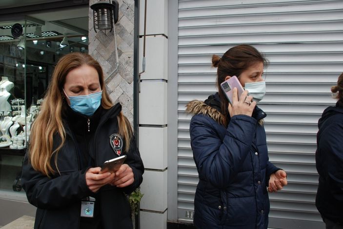 İzmir’de kuyumcu, 7 milyon lira değerindeki altınlarla kaçtı