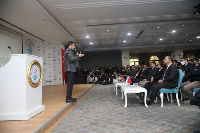 Selçuk Bayraktar, BTÜ'de Türkiye'nin İHA serüvenini anlattı