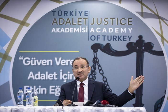 Adalet Bakanı Bekir Bozdağ: Ücretsiz avukat görevlendirilecek