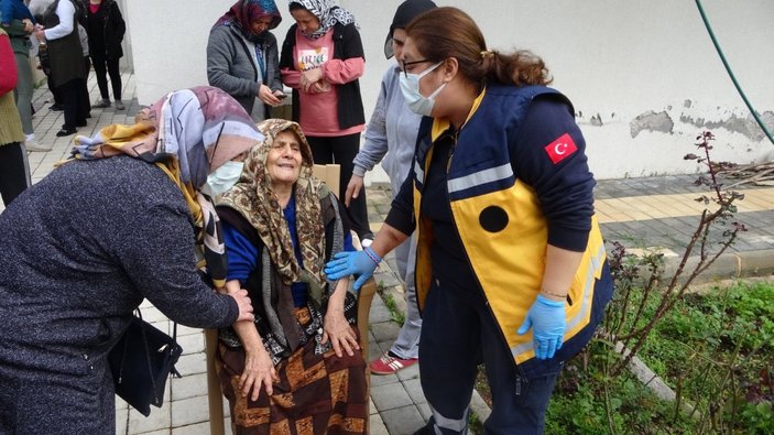 Antalya'daki yangında yaşlı kadının yeni çektiği para küle döndü