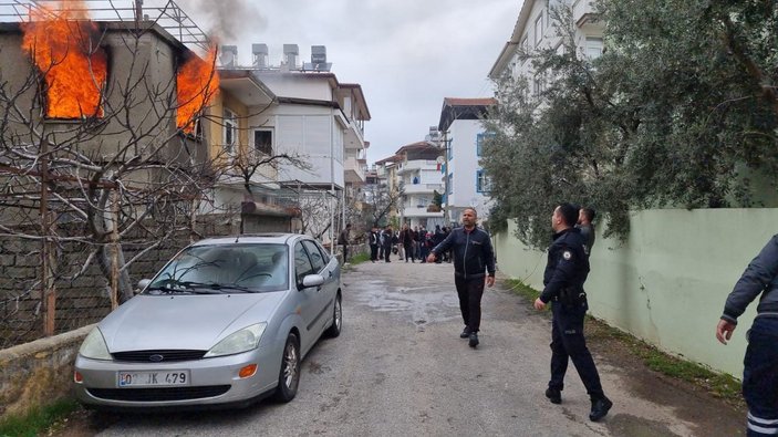 Antalya'daki yangında yaşlı kadının yeni çektiği para küle döndü