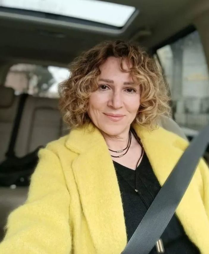 Kenan İmirzalıoğlu’nun kayınvalidesi tarzını yeniledi! Sosyal medya güzelliğiyle yıkıldı...