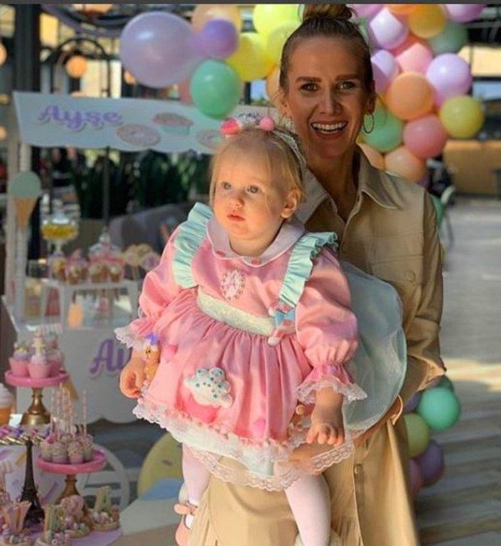 Teyzesinin 'Ay parçası'! Esra Erol'un kardeşi Bihter Erol'un maviş kızı, parmak ısırttı...