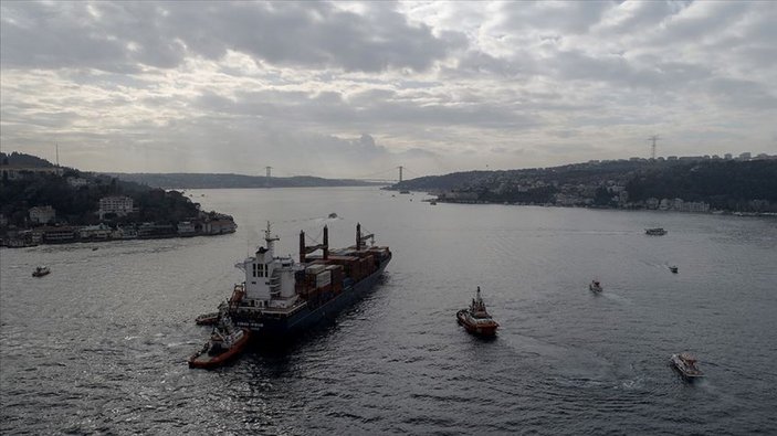 İstanbul'da gemi geçişleri çift yönlü kapatıldı