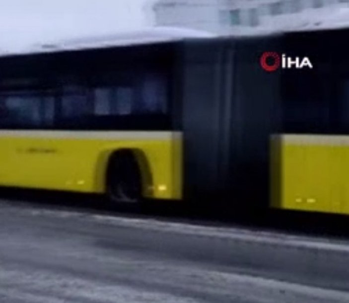 Arnavutköy'de İETT otobüsleri yolda kaldı