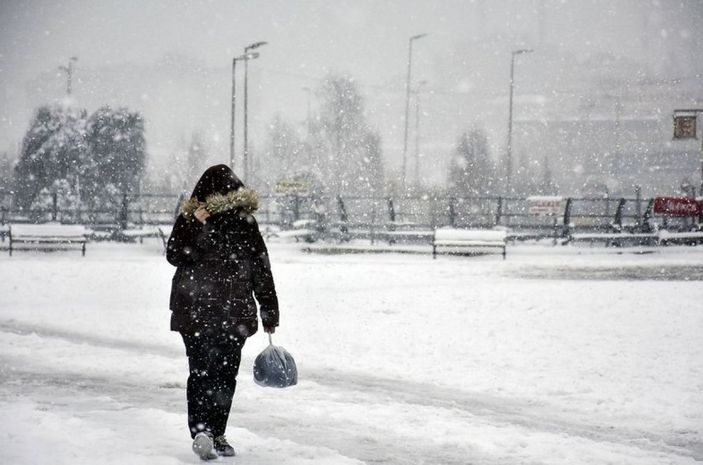 İstanbul'da hafta sonu kar yağışı etkisini artıracak
