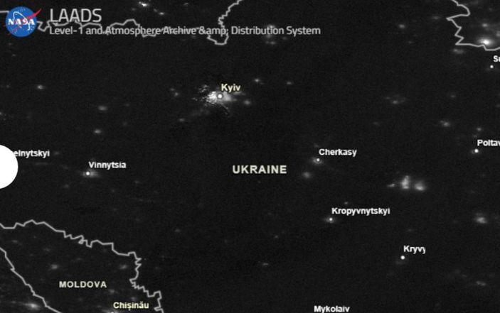 NASA, Ukrayna'nın karanlığa gömüldüğü anları fotoğrafladı