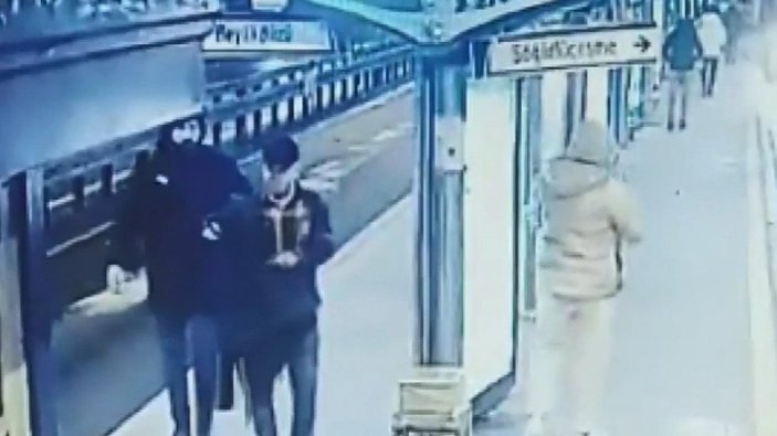 Eyüpsultan’da, metrobüs durağında güvenlik görevlisine bıçaklı saldırı