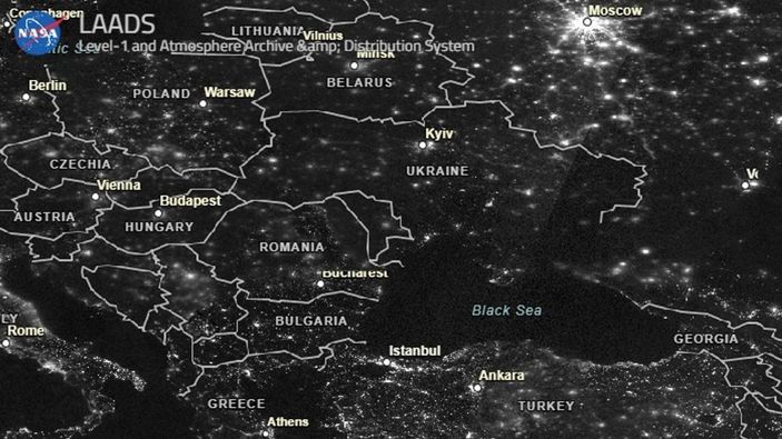 NASA, Ukrayna'nın karanlığa gömüldüğü anları fotoğrafladı