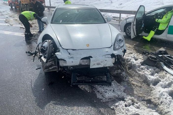 Adil Gevrek trafik kazası geçirdi