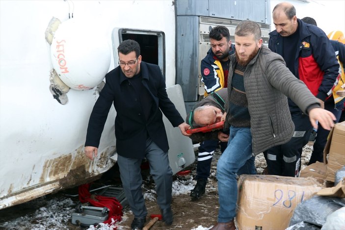 Ağrı'da yolcu otobüsü devrildi: 12 yaralı
