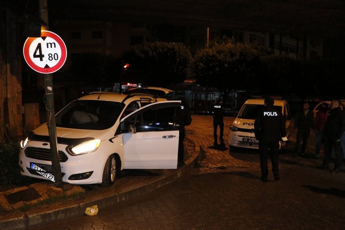 Adana'da polislerin yakaladığı şahıs: Biz polislerimizi seviyoruz abicim