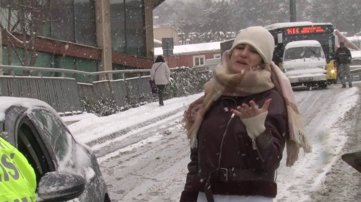 Üsküdar'da yolda mahsur kalan kadın sürücüden gazetecilere tepki