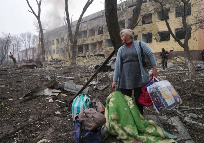 Mariupol'de vurulan çocuk hastanesinden görüntüler