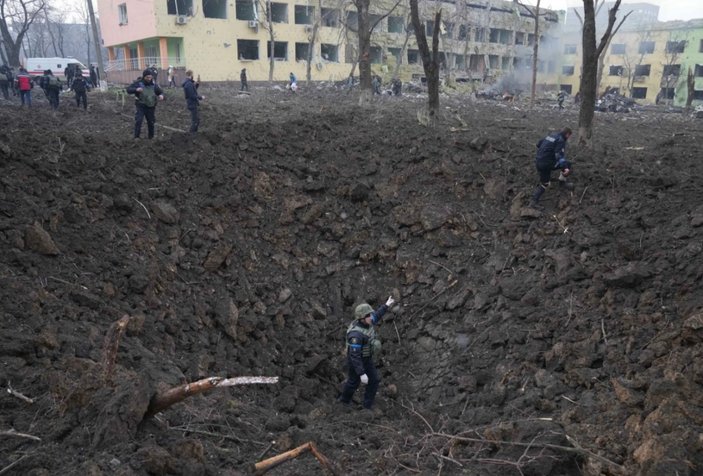 Mariupol'de vurulan çocuk hastanesinden görüntüler